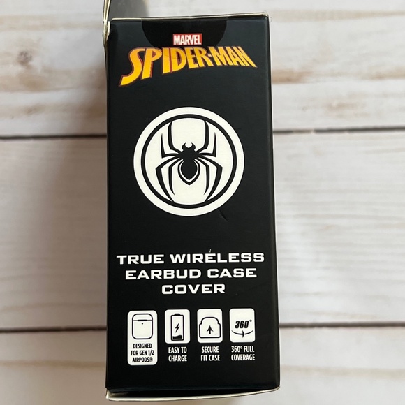 NIB CultureFly Marvel Spider-Man AirPods Case Set Gen 1 & 2 Silicone Protective - Picture 2 of 5